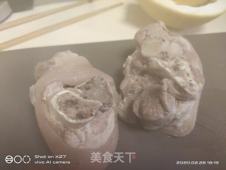 肘子蒸咸鱼的做法步骤：2