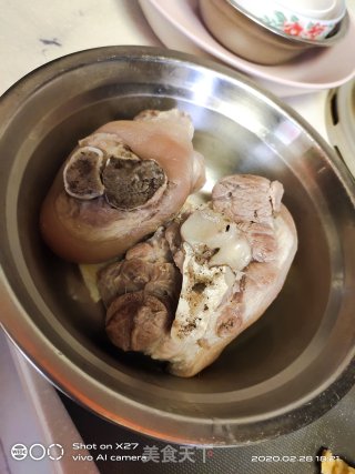 肘子蒸咸鱼的做法步骤：5