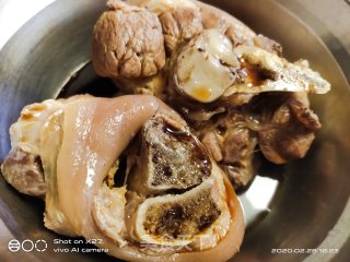 肘子蒸咸鱼的做法步骤：6
