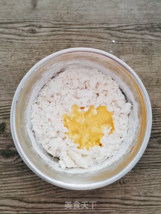 葱花饼的做法步骤：2
