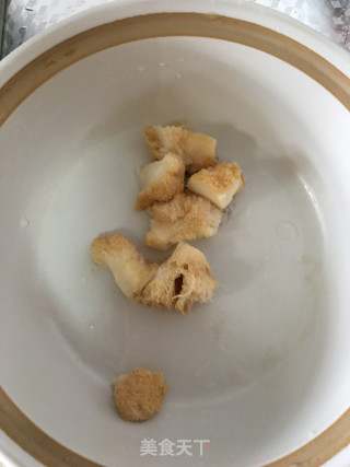 猴头菇竹笋木耳炖鸽子的做法步骤：1