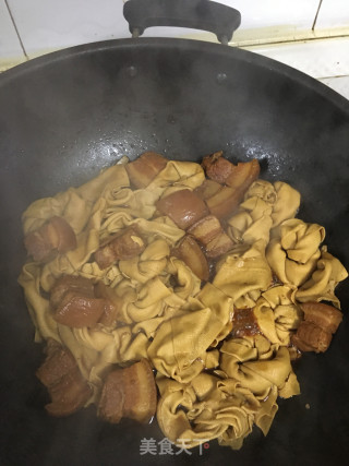 五花肉烧千张结的做法步骤：5