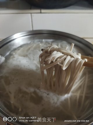 咸鱼青菜面的做法步骤：2