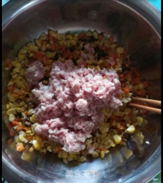 玉米肉馅蒸饺的做法步骤：4