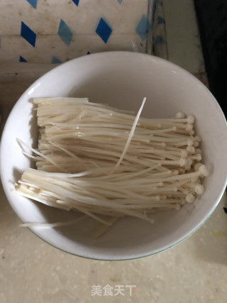 金针菇虾饺汤的做法步骤：1
