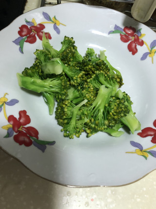 虾仁滑炒西兰花的做法步骤：3