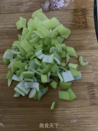 虾仁火腿蛋炒饭的做法步骤：3