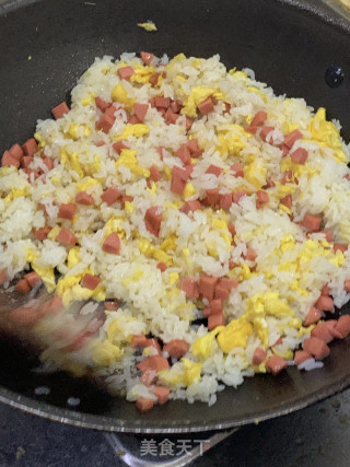 虾仁火腿蛋炒饭的做法步骤：8