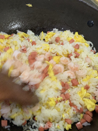 虾仁火腿蛋炒饭的做法步骤：9