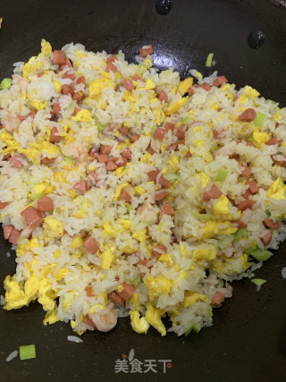 虾仁火腿蛋炒饭的做法步骤：10
