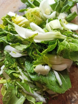 青菜荷包蛋汤面的做法步骤：1