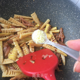 腊兔肉炒笋尖的做法步骤：16