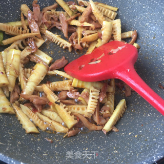 腊兔肉炒笋尖的做法步骤：17