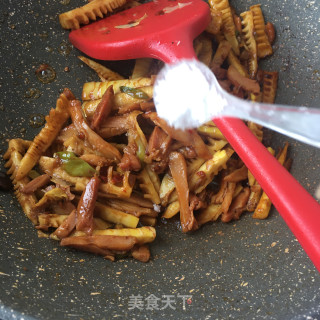 腊兔肉炒笋尖的做法步骤：21