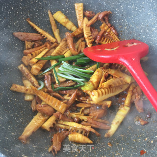 腊兔肉炒笋尖的做法步骤：22