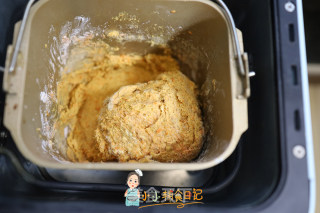 9个月以上辅食胡萝卜肉松吐司的做法步骤：4