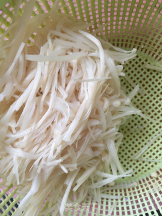 蒜茸金针菇蒸扇贝肉的做法步骤：1