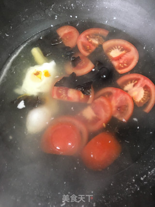 猴头菇乳鸽汤煮面的做法步骤：3