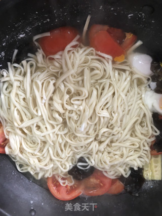 猴头菇乳鸽汤煮面的做法步骤：4