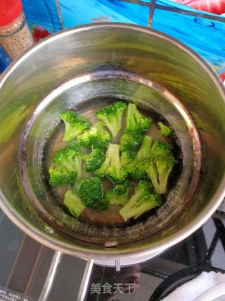 蒜香大虾西蓝花的做法步骤：4
