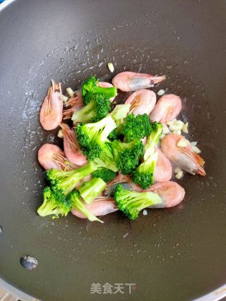 蒜香大虾西蓝花的做法步骤：8