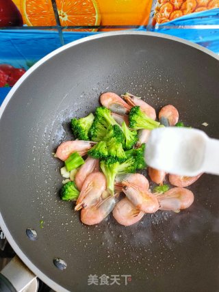 蒜香大虾西蓝花的做法步骤：9