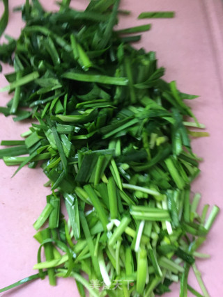 韭菜香干炒肚子的做法步骤：1