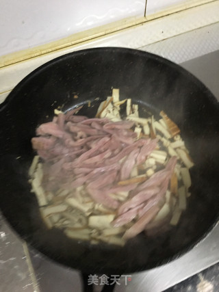 韭菜香干炒肚子的做法步骤：4