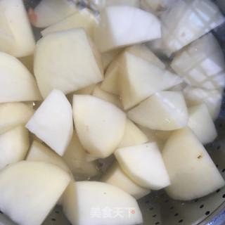 剁椒烧肉炖土豆的做法步骤：3