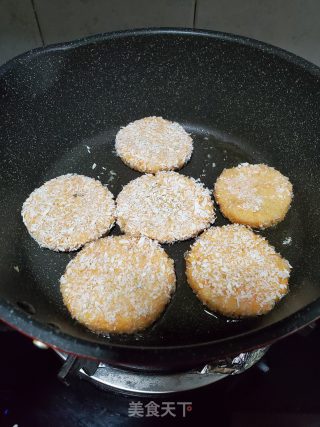 黑芝麻馅红薯饼的做法步骤：7