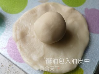 蛋黄酥的做法步骤：9