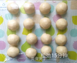 蛋黄酥的做法步骤：10