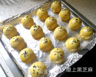 蛋黄酥的做法步骤：19