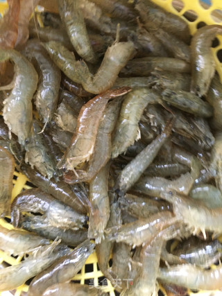 盐水河虾的做法步骤：1