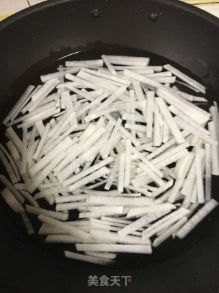 萝卜丝河虾汤的做法步骤：2