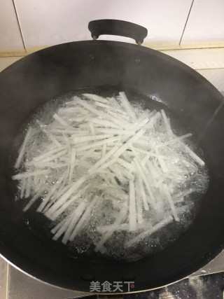 萝卜丝河虾汤的做法步骤：3