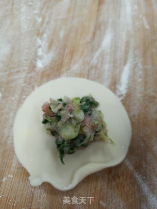 青菜肉饺的做法步骤：6