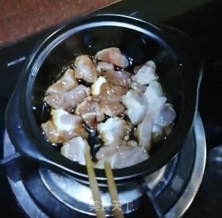 潮汕卤肉香腐砂锅的做法步骤：2