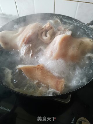 扣肉（走油蹄髈）的做法步骤：2