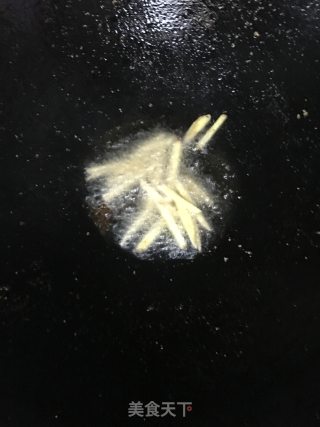 番茄煎煮黄花鱼的做法步骤：6