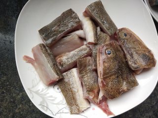 酸笋鱼汤的做法步骤：1
