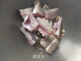 酸笋鱼汤的做法步骤：4