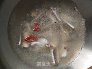 酸笋鱼汤的做法步骤：5