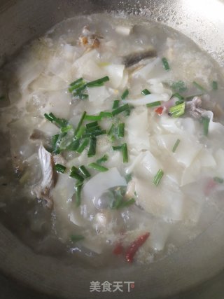 酸笋鱼汤的做法步骤：8