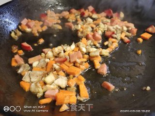 红肠炒米饭的做法步骤：3