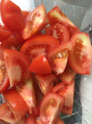 西红柿牛肉粉丝汤的做法步骤：1
