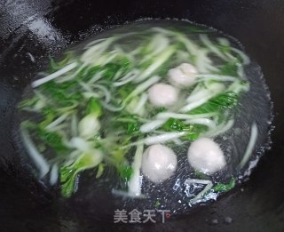 紫菜贡丸青菜汤的做法步骤：4