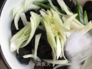 葱香木耳的做法步骤：5