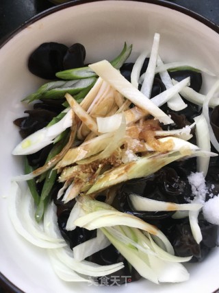 葱香木耳的做法步骤：9
