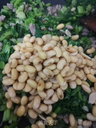 雪里蕻炒黄豆的做法步骤：5